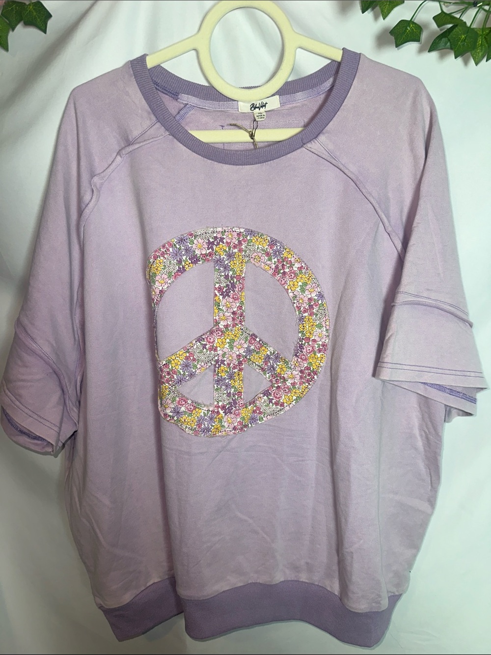 Peace Floral Short-Sleeve Sweatshirt in Lilac